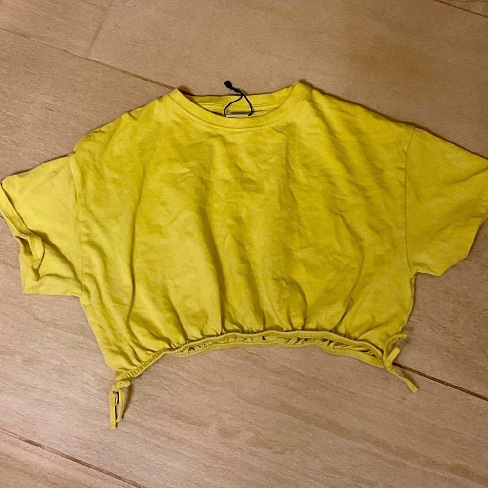 Yellow kids tshirt! Fits really cute!
